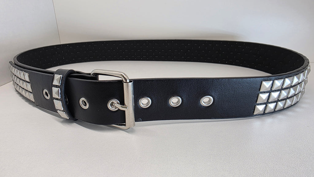 Ceinture noire robuste et épaisse, clous pyramidaux + 21 au bout
