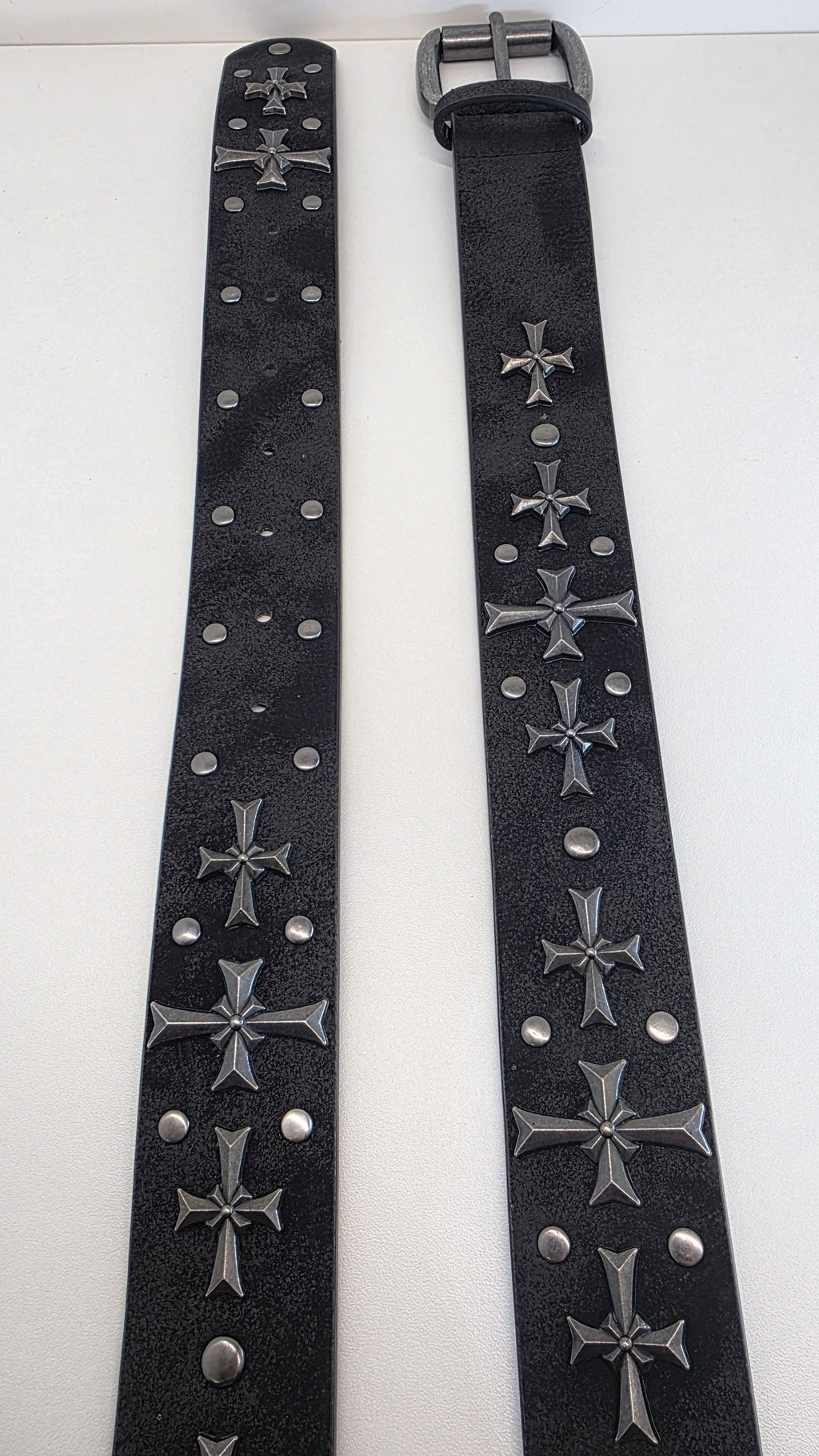 Ceinture noire robuste et épaisse, croix et clous rivetés