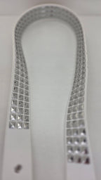 Ceinture blanche robuste et épaisse, clous pyramidaux + 21 au bout
