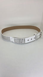 Ceinture blanche robuste et épaisse, clous pyramidaux + 21 au bout