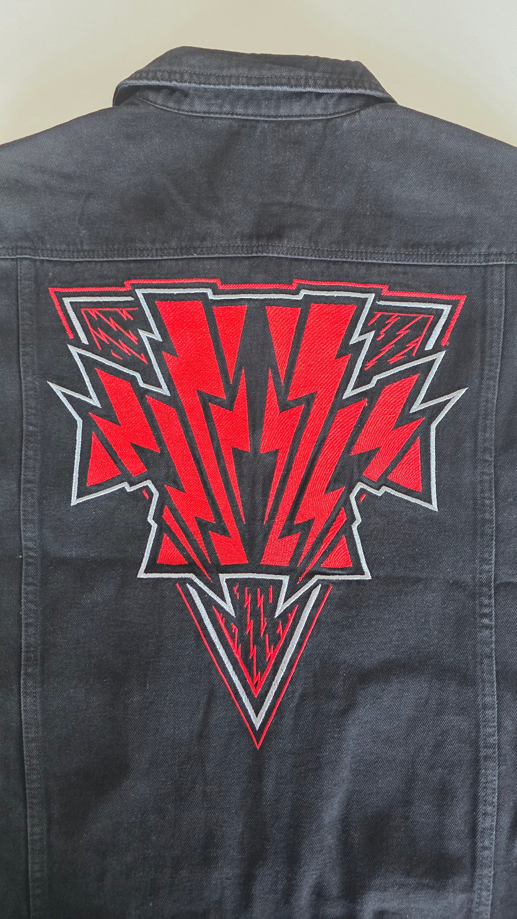 Veste à patchs customisée de marque Hellfest 2024 - tailles S à 2XL