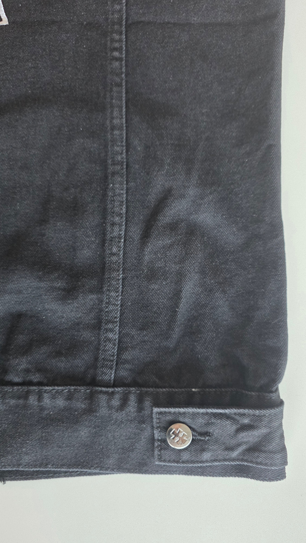 Veste à patchs customisée de marque Hellfest 2024 - tailles S à 2XL