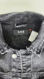 Schwarze Jacke mit Aufnähern – Größen S bis 3XL