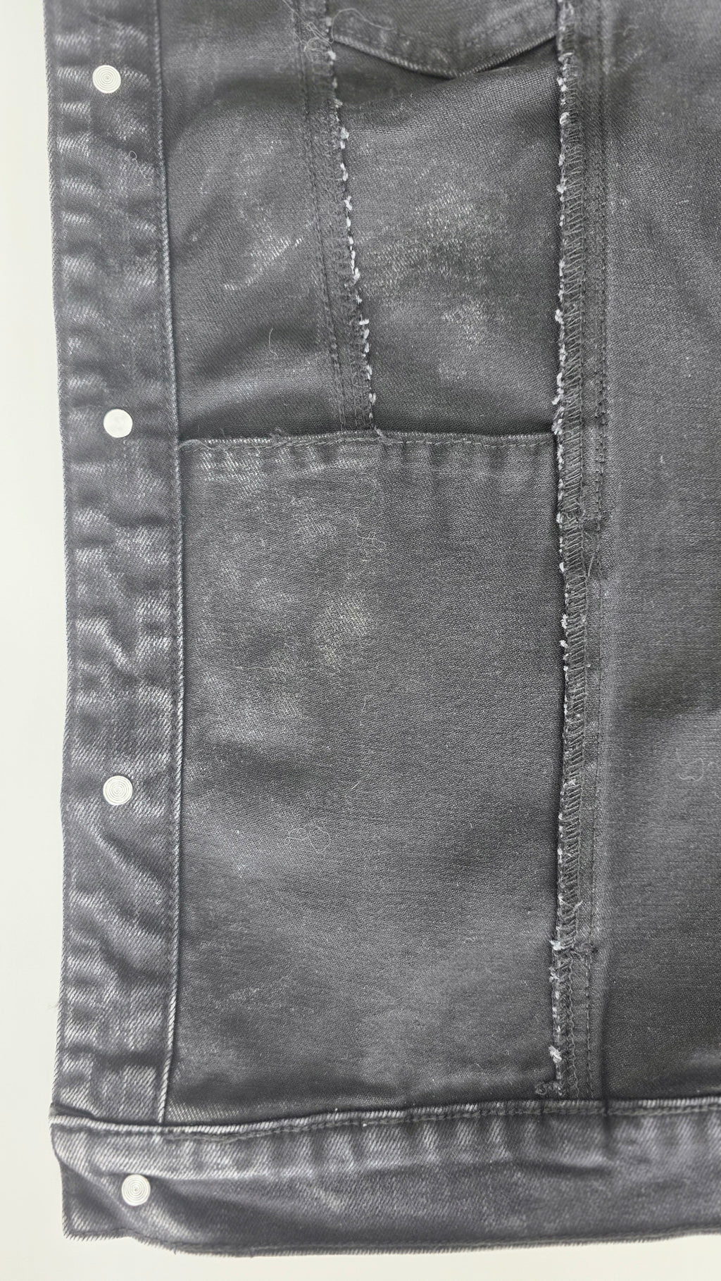 Schwarze Jacke mit Aufnähern – Größen S bis 3XL