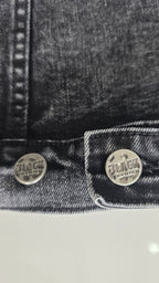Schwarze Jacke mit Aufnähern – Größen S bis 3XL