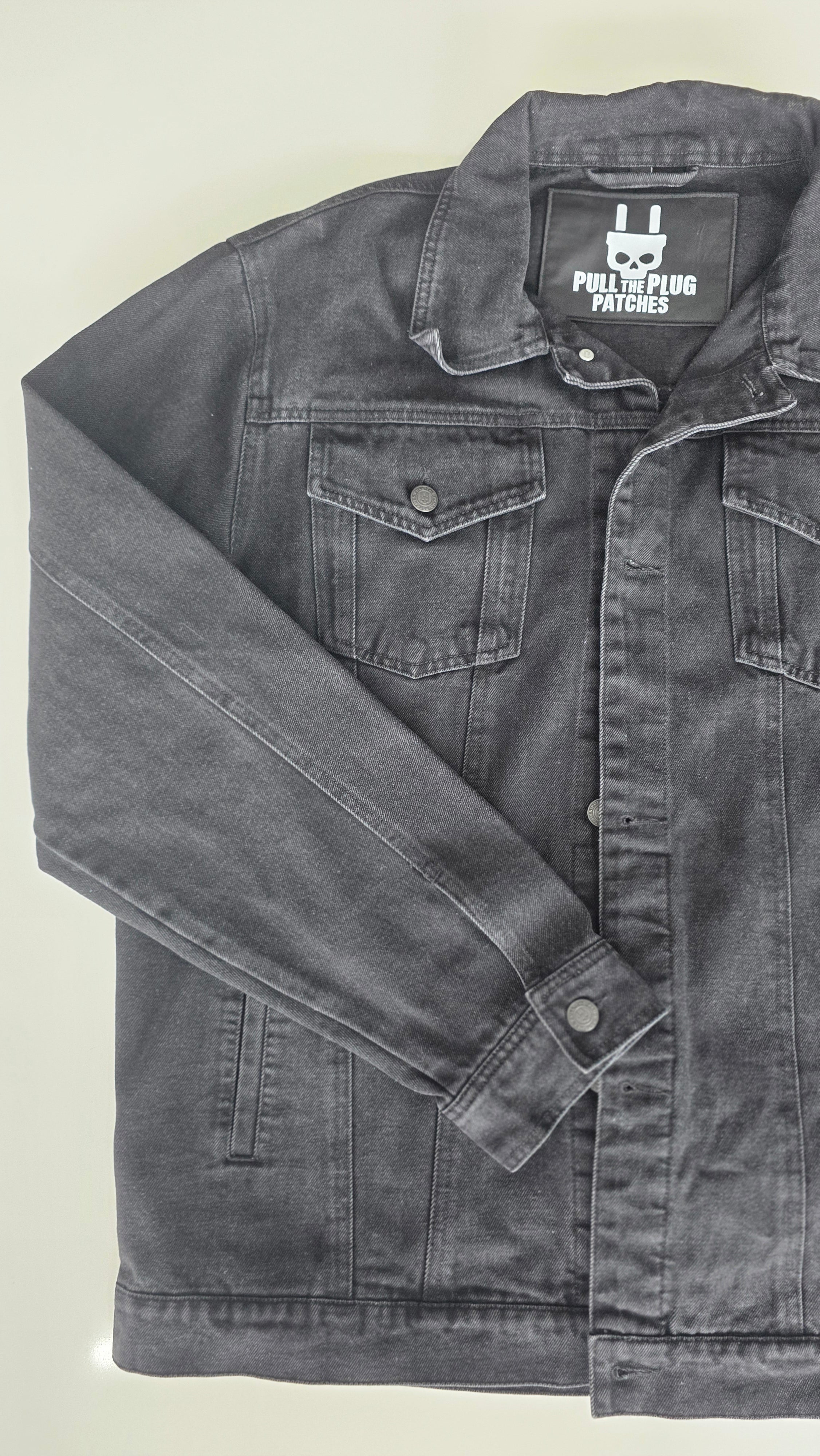 Veste à patchs noire de marque Pull The Plug - taille XL
