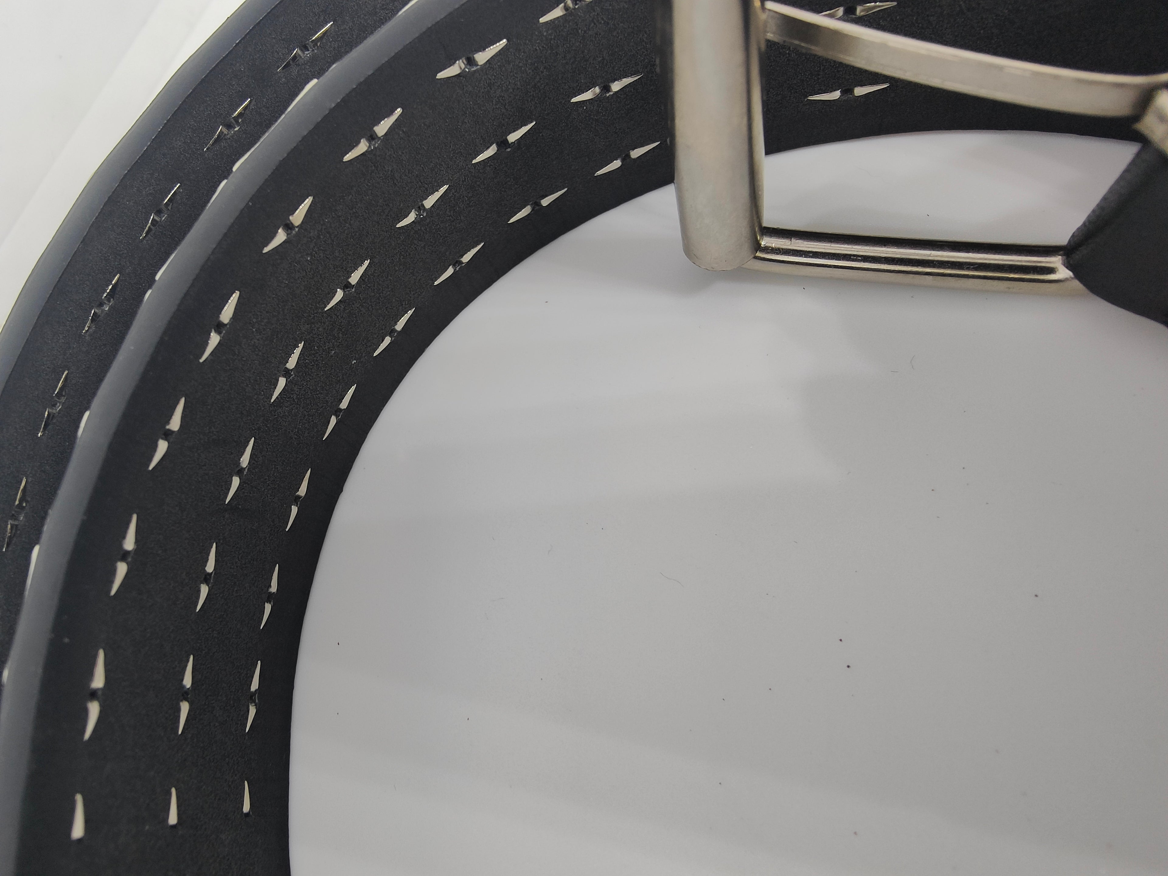 Ceinture noire 120 cm robuste et épaisse, clous serrés argentés