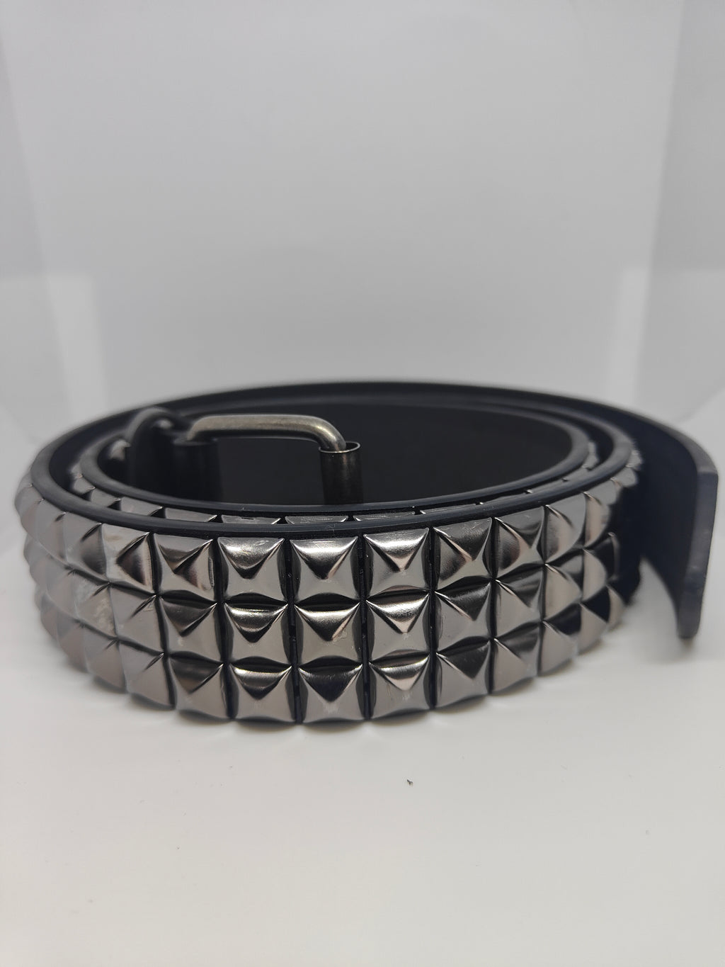 Ceinture noire 120 cm robuste et épaisse, clous serrés gris anthracite brillants et fumés
