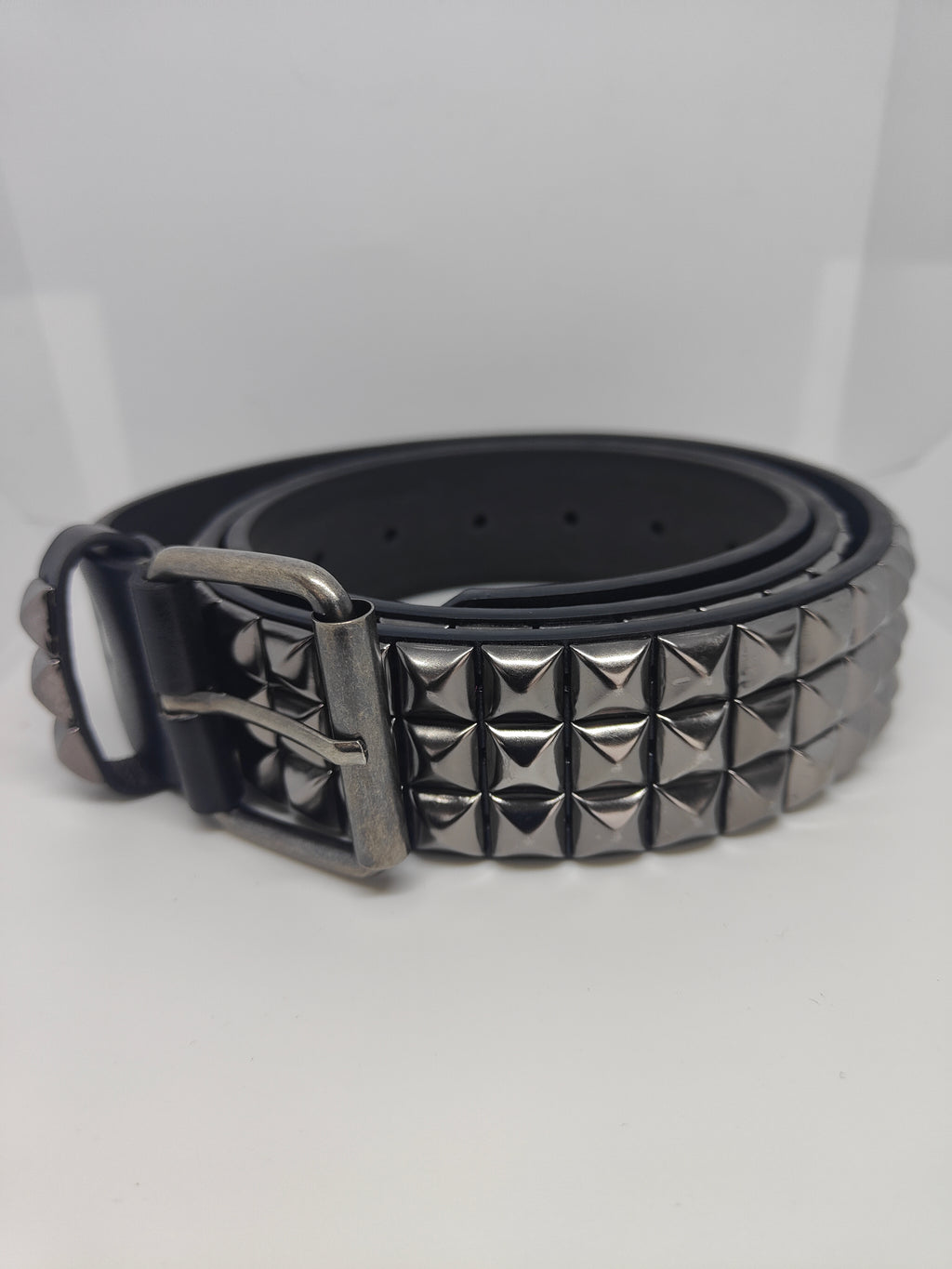 Ceinture noire 120 cm robuste et épaisse, clous serrés gris anthracite brillants et fumés