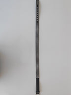 Ceinture noire cloutée, clous pyramidaux