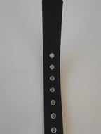 Ceinture noire cloutée, clous pyramidaux