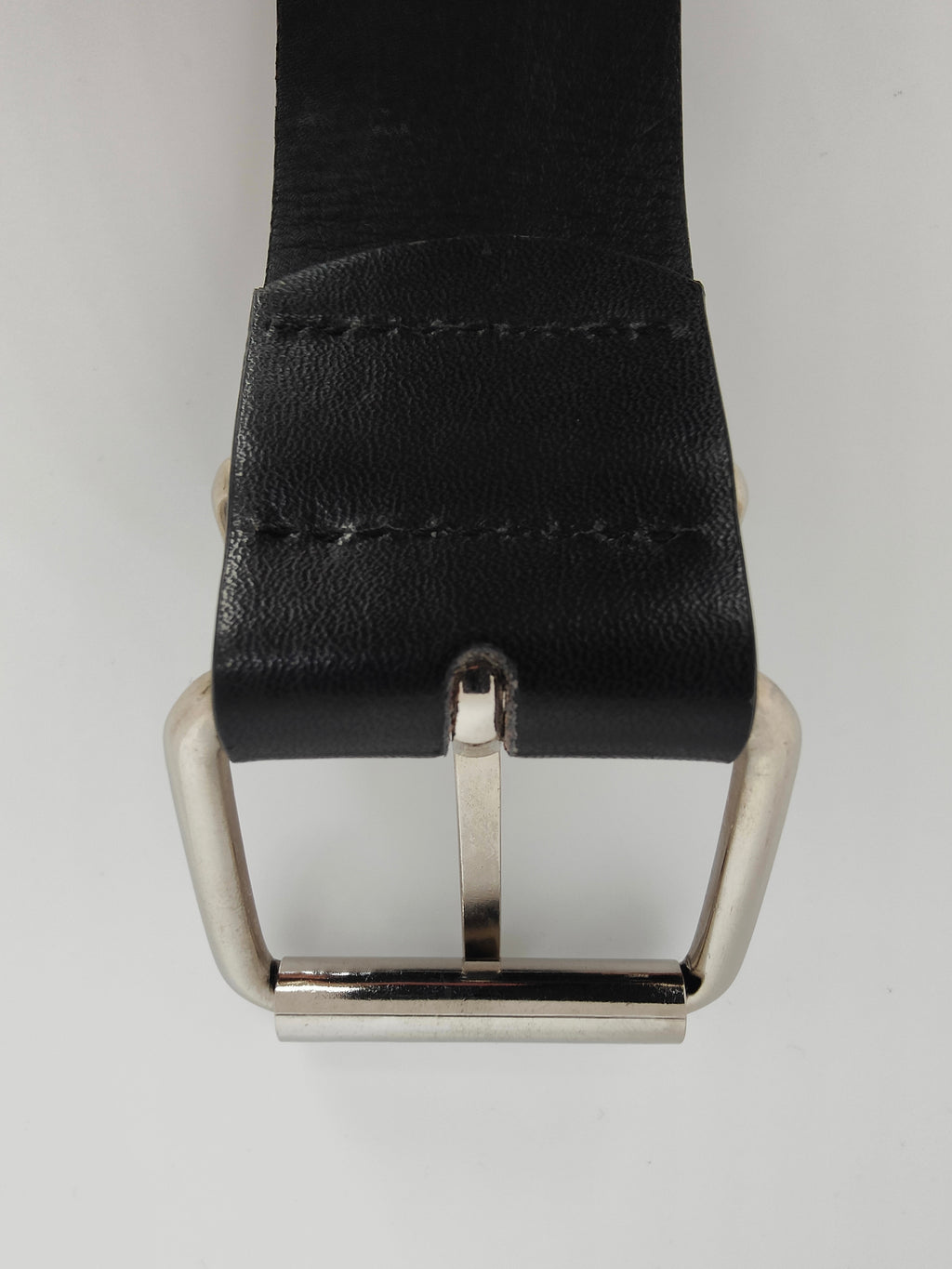 Ceinture noire premium cloutée 125 cm, clous pyramidaux 12 mm serrés