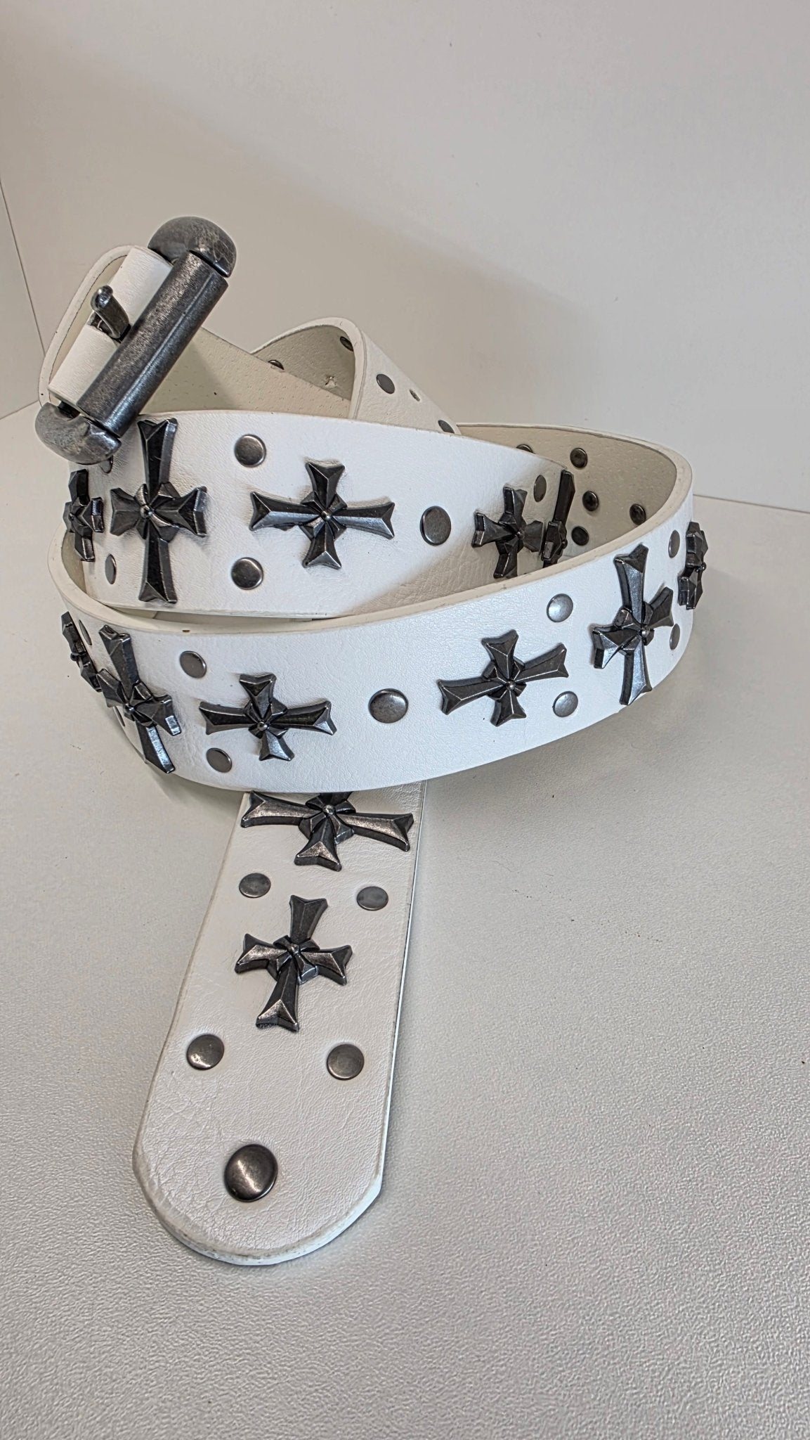 Ceinture blanche robuste et épaisse, croix et clous rivetés - Metalvest