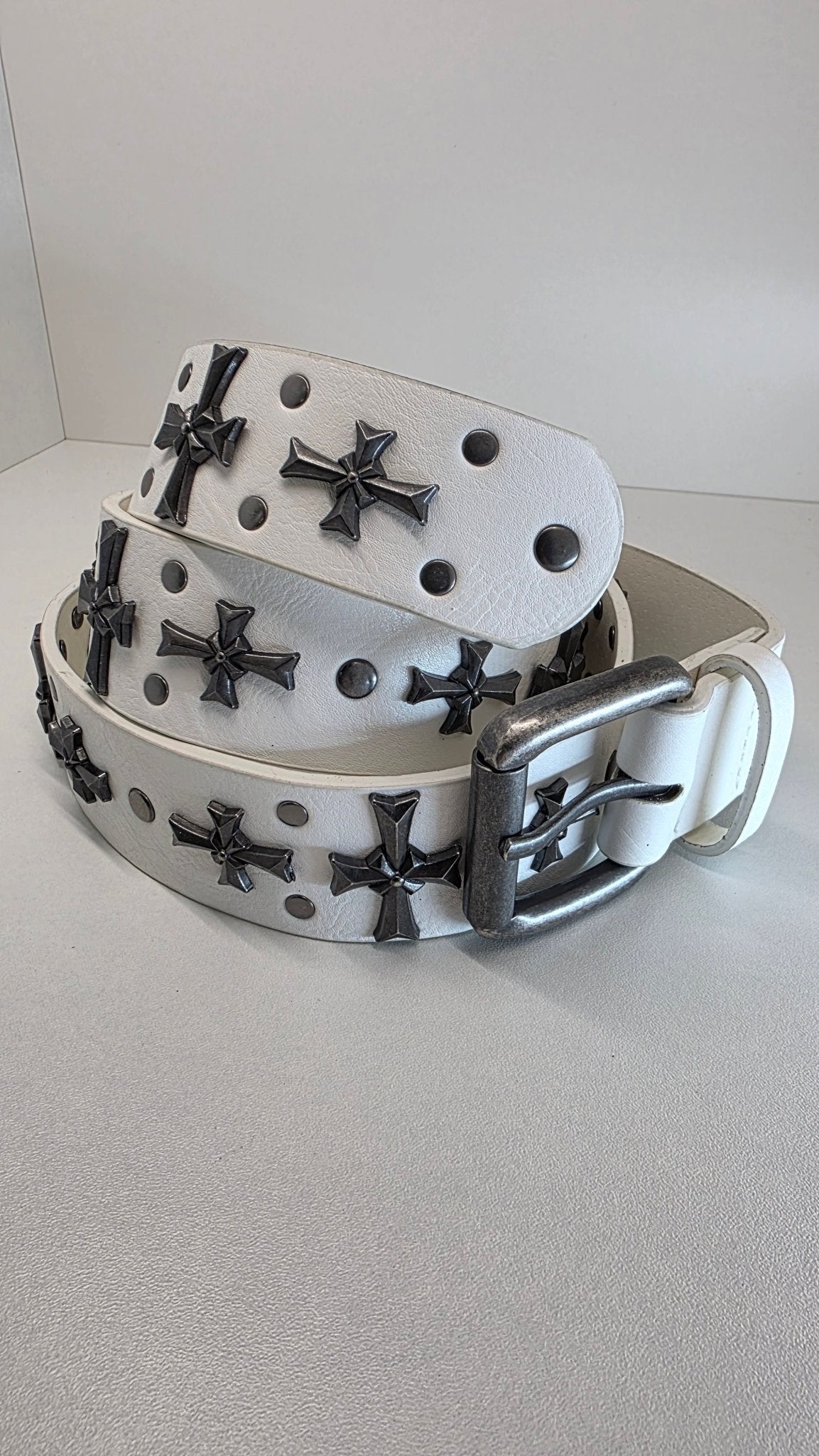 Ceinture blanche robuste et épaisse, croix et clous rivetés - Metalvest