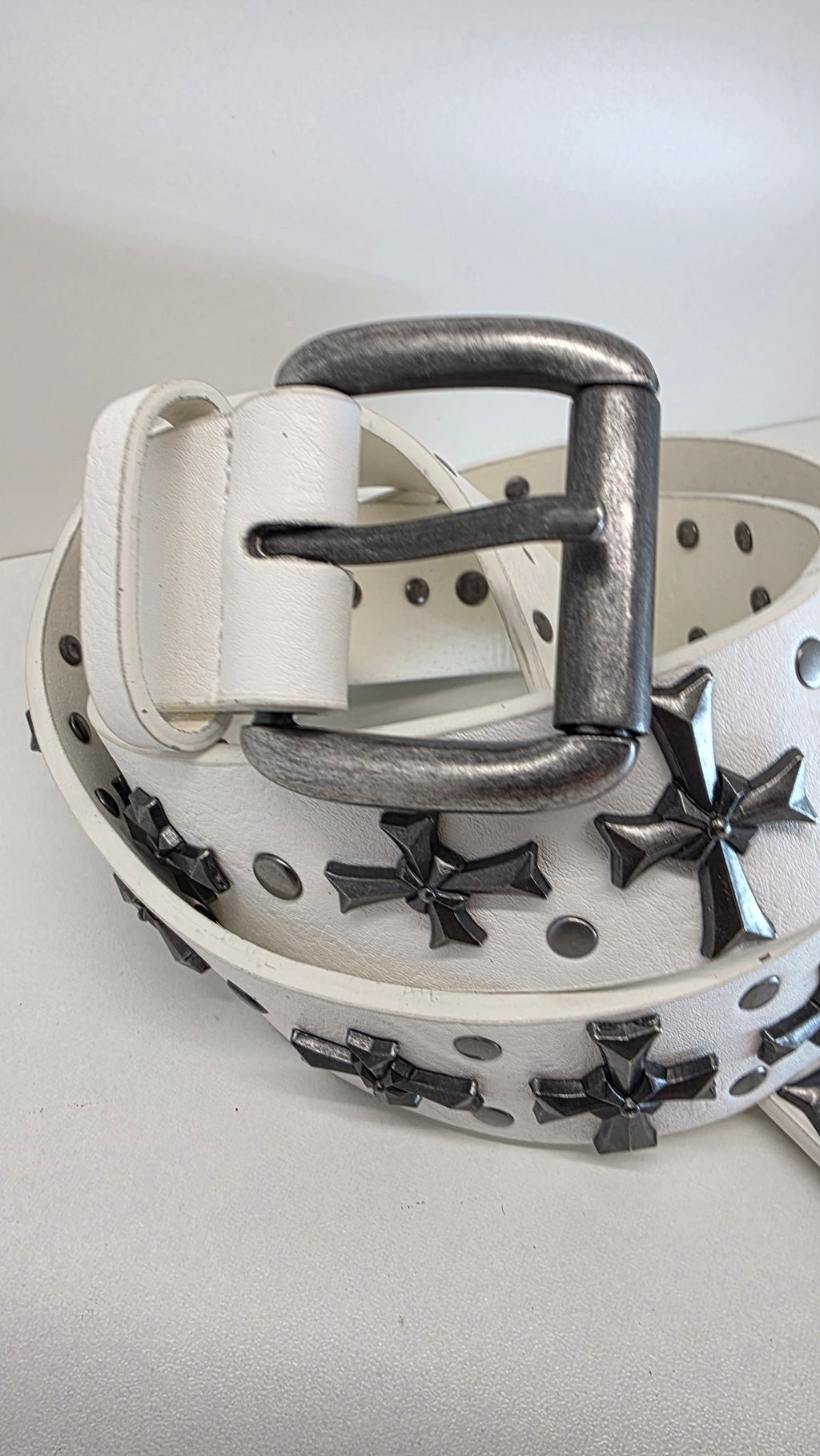 Ceinture blanche robuste et épaisse, croix et clous rivetés - Metalvest