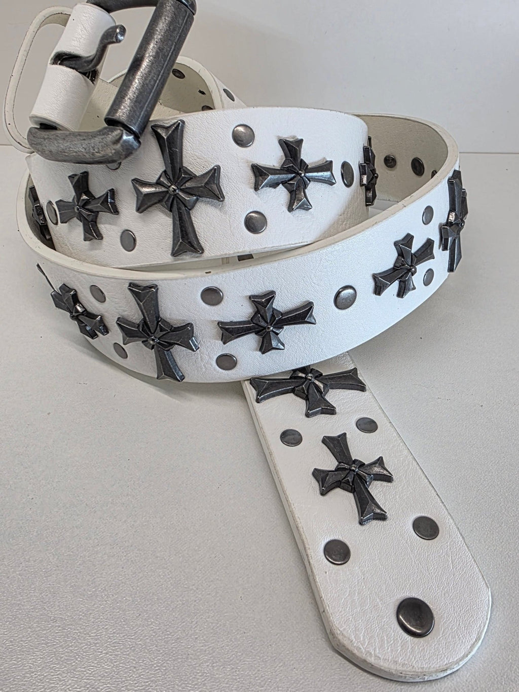Ceinture blanche robuste et épaisse, croix et clous rivetés - Metalvest