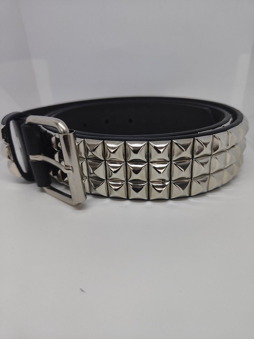 Ceinture noire 120 cm robuste et épaisse, clous serrés argentés - Metalvest