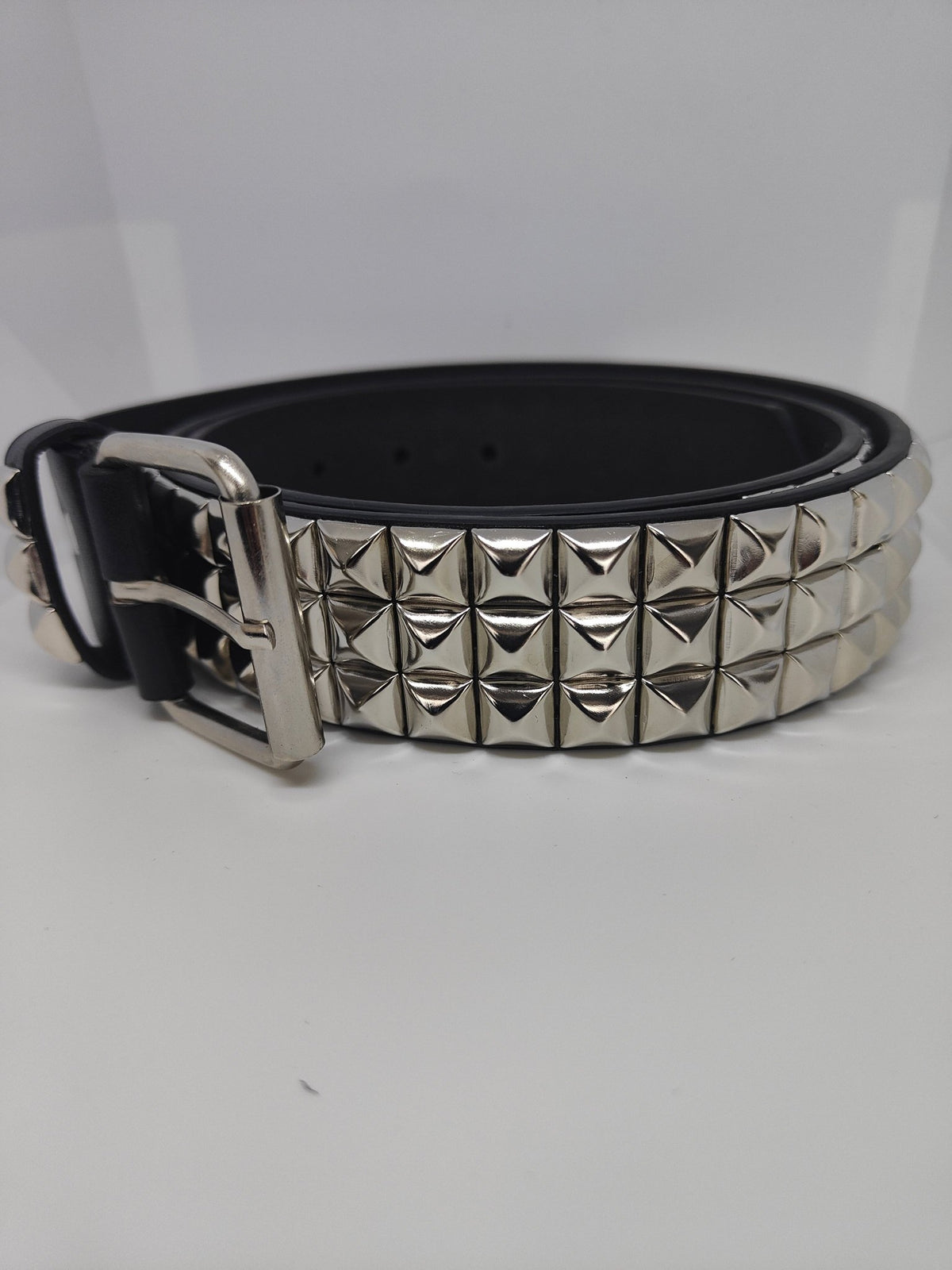 Ceinture noire 120 cm robuste et épaisse, clous serrés argentés - Metalvest