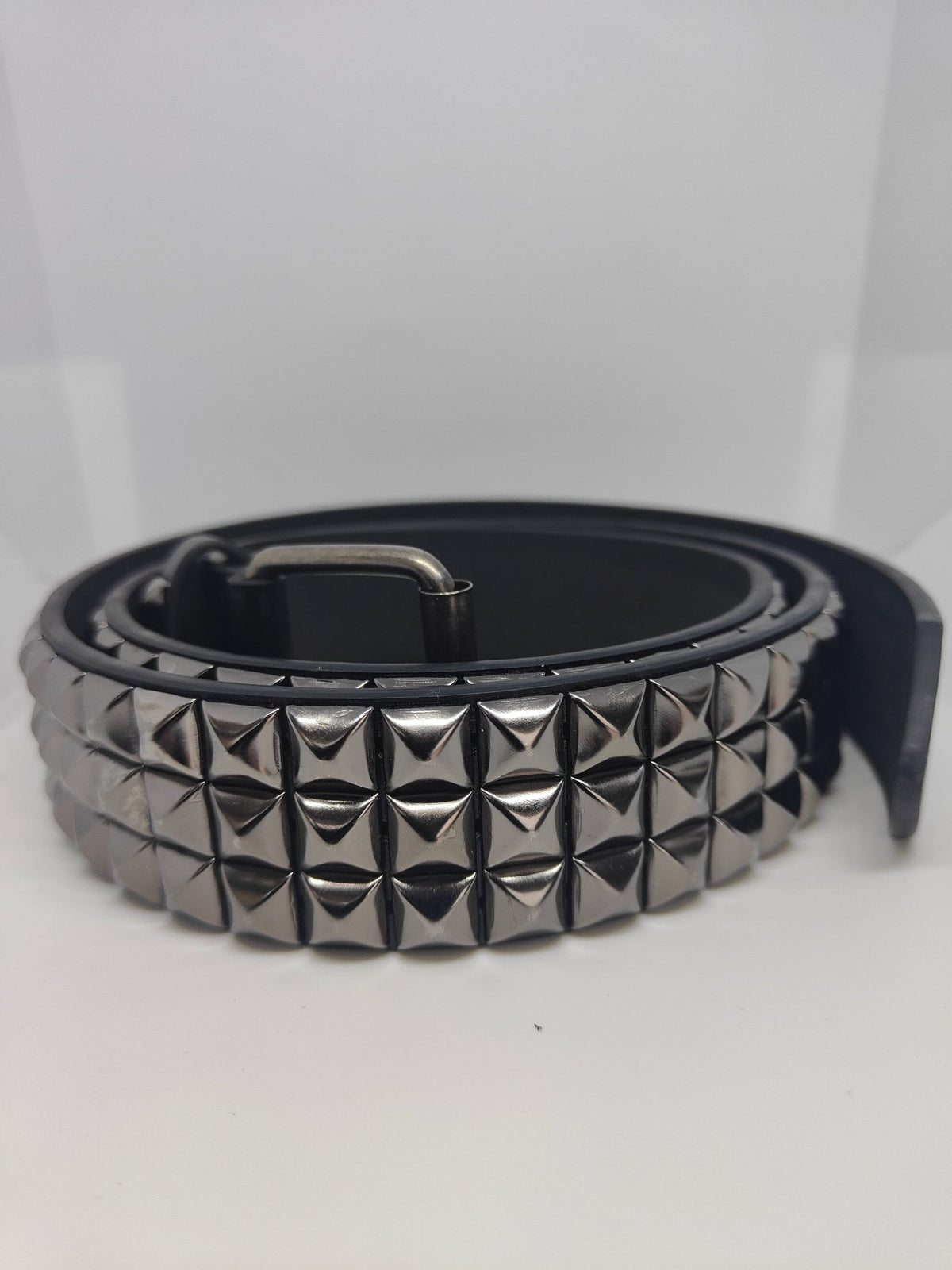 Ceinture noire 120 cm robuste et épaisse, clous serrés gris anthracite brillants et fumés - Metalvest