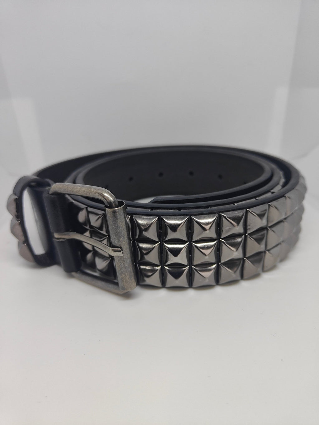 Ceinture noire 120 cm robuste et épaisse, clous serrés gris anthracite brillants et fumés - Metalvest