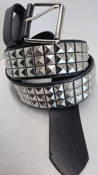 Ceinture noire cloutée 110 cm, clous pyramidaux 10 mm serrés, bout en pointe - Metalvest