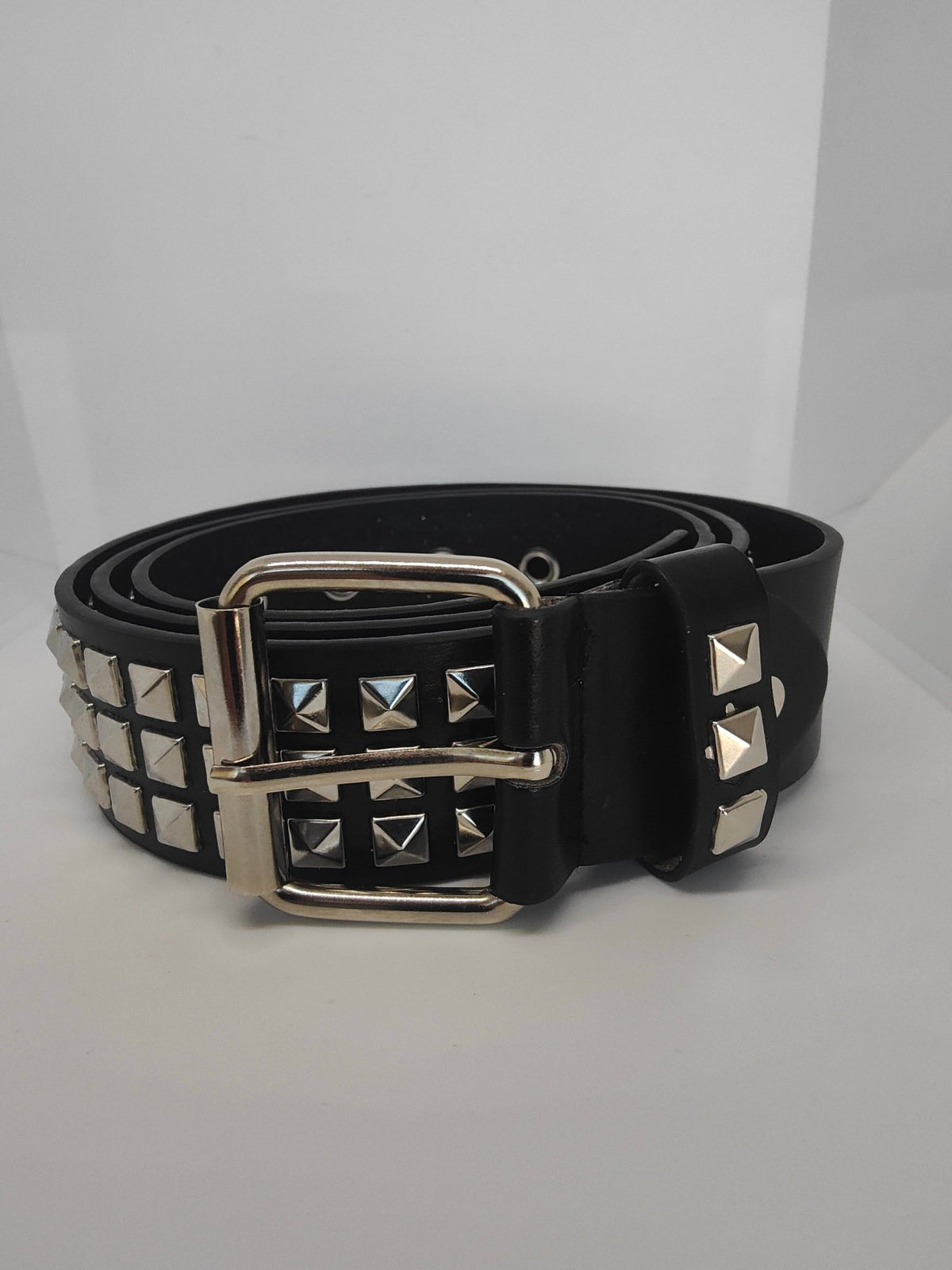 Ceinture noire cloutée, clous pyramidaux - Metalvest