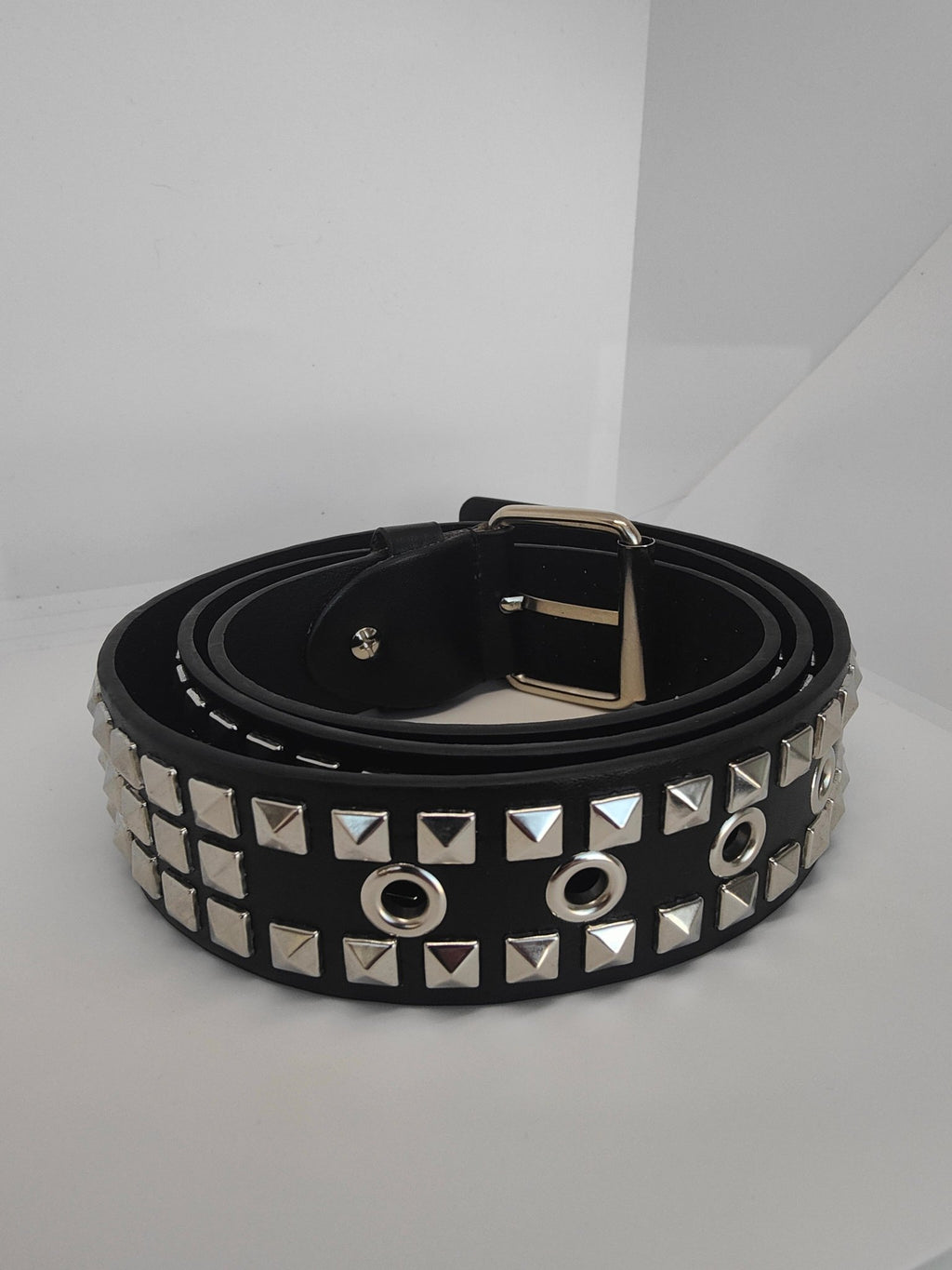 Ceinture noire cloutée, clous pyramidaux - Metalvest