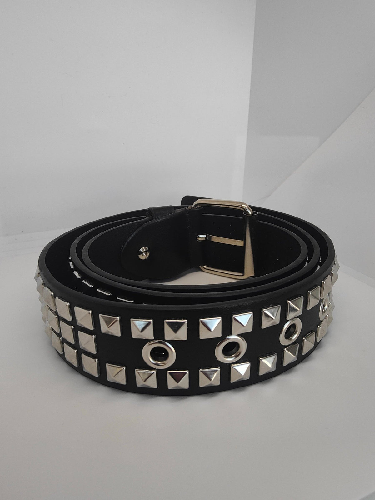 Ceinture noire cloutée, clous pyramidaux - Metalvest