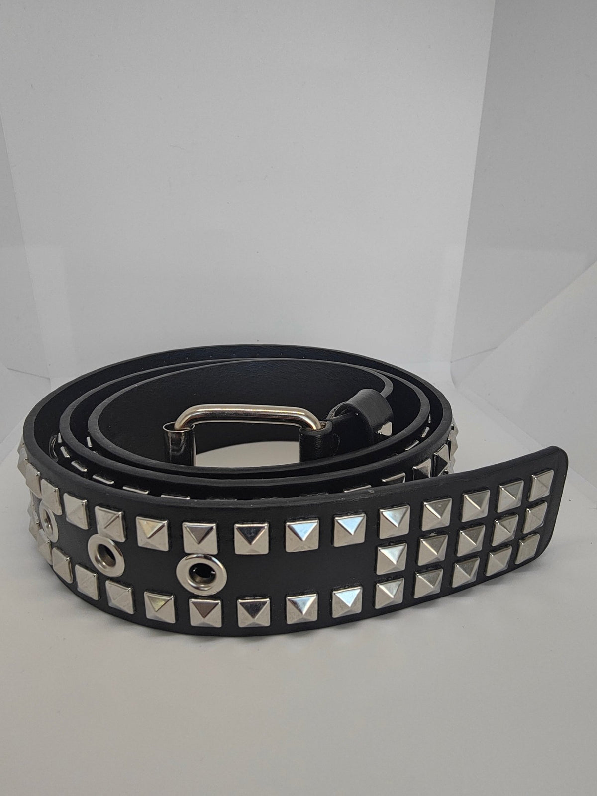 Ceinture noire cloutée, clous pyramidaux - Metalvest