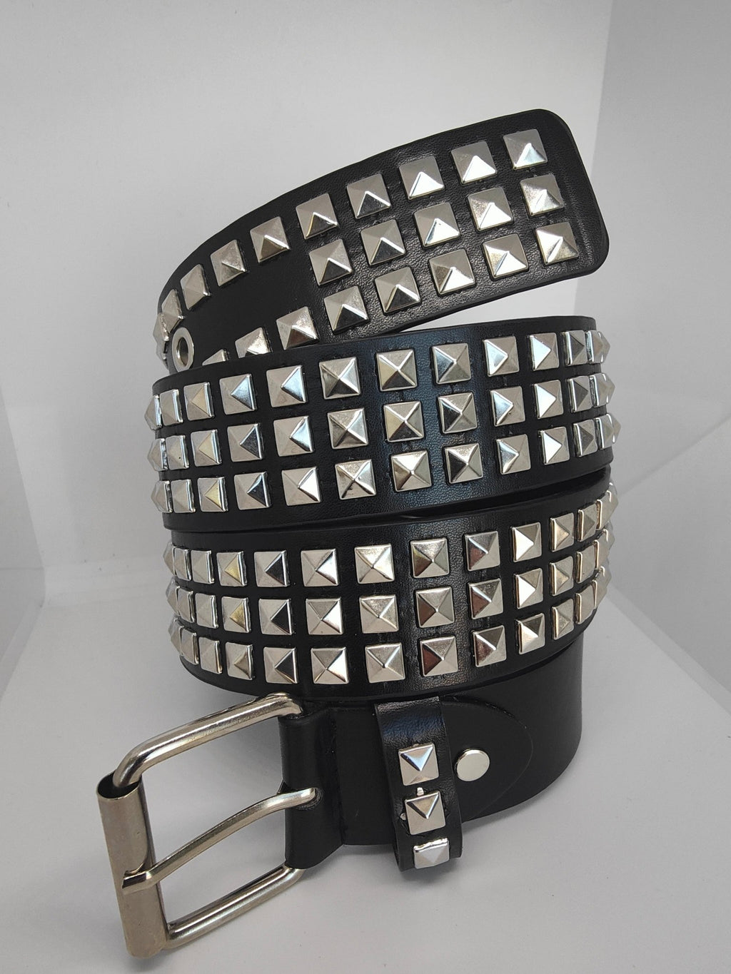Ceinture noire cloutée, clous pyramidaux - Metalvest