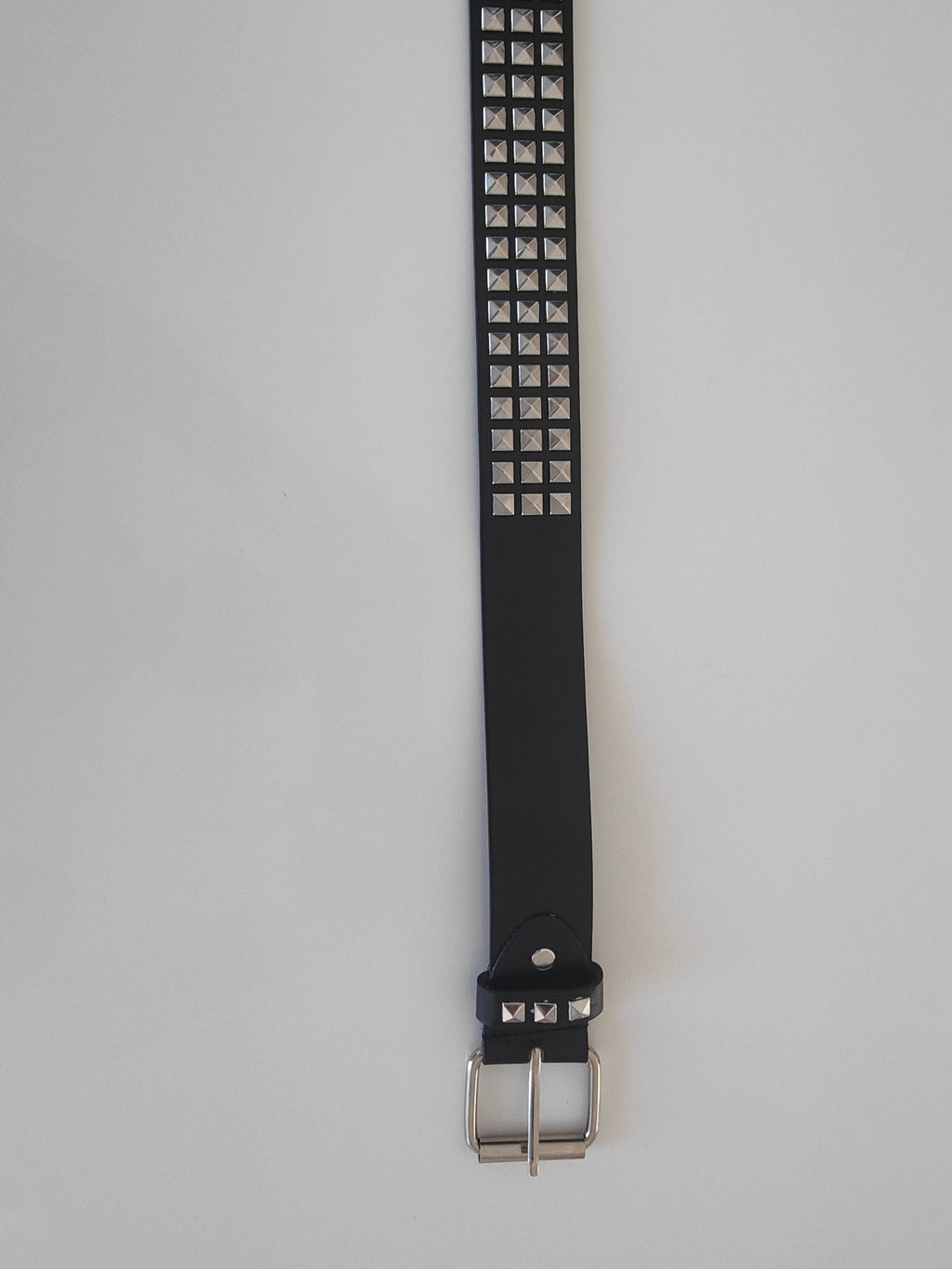 Ceinture noire cloutée, clous pyramidaux - Metalvest