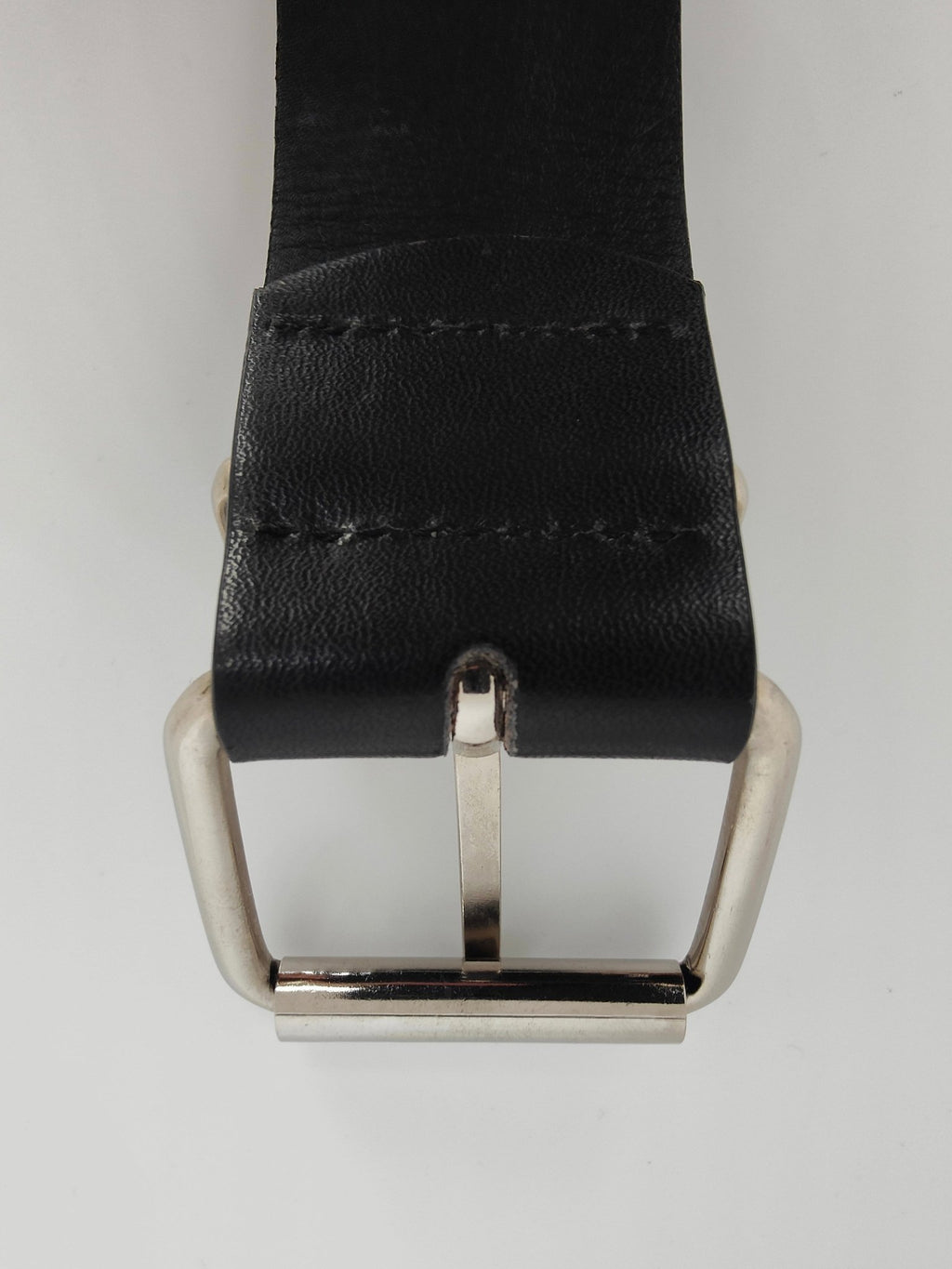 Ceinture noire premium cloutée 125 cm, clous pyramidaux 12 mm serrés - Metalvest