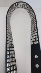 Ceinture noire robuste et épaisse, clous pyramidaux + 21 au bout - Metalvest