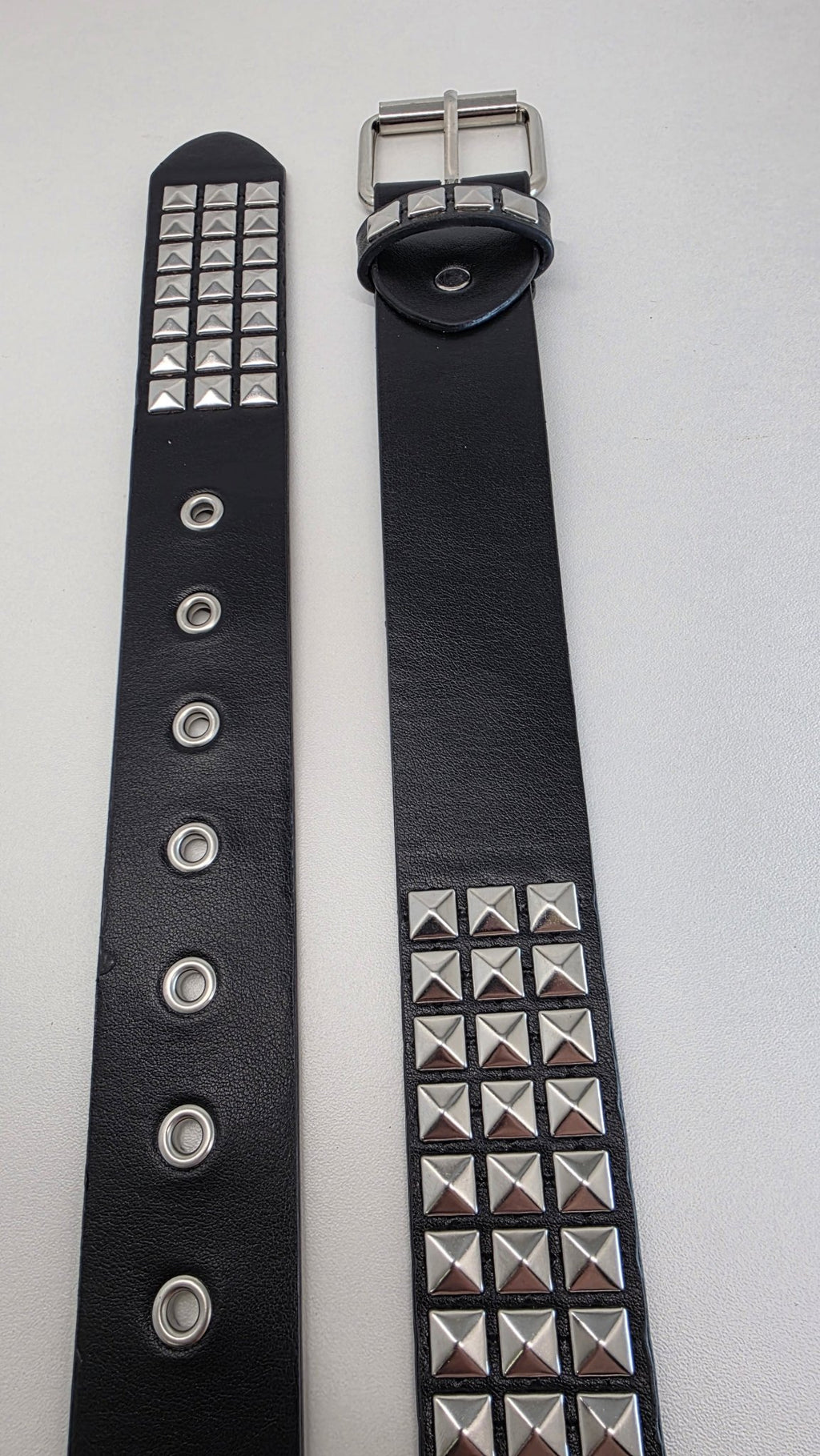 Ceinture noire robuste et épaisse, clous pyramidaux + 21 au bout - Metalvest