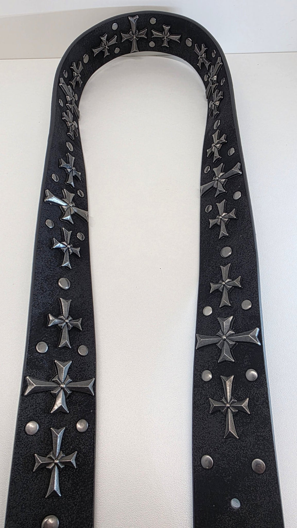 Ceinture noire robuste et épaisse, croix et clous rivetés - Metalvest