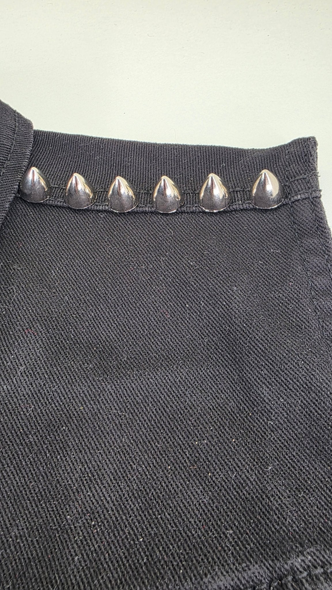 Lot de 10 pointes argentées brillante 12x12 mm fixation à vis - Metalvest