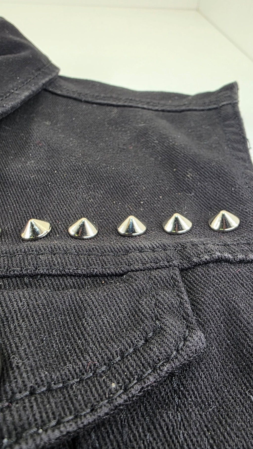 Lot de 10 pointes argentées brillantes 10x5 mm en alliage massif fixation à vis - Metalvest