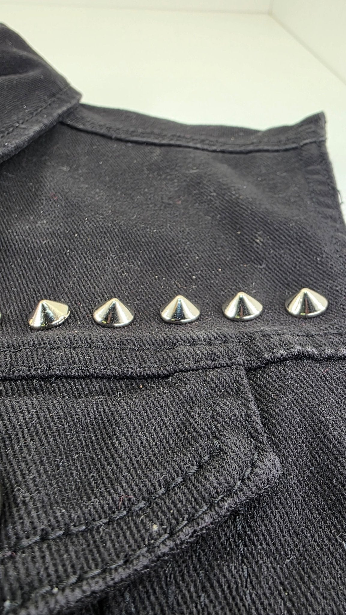 Lot de 10 pointes argentées brillantes 10x5 mm en alliage massif fixation à vis - Metalvest