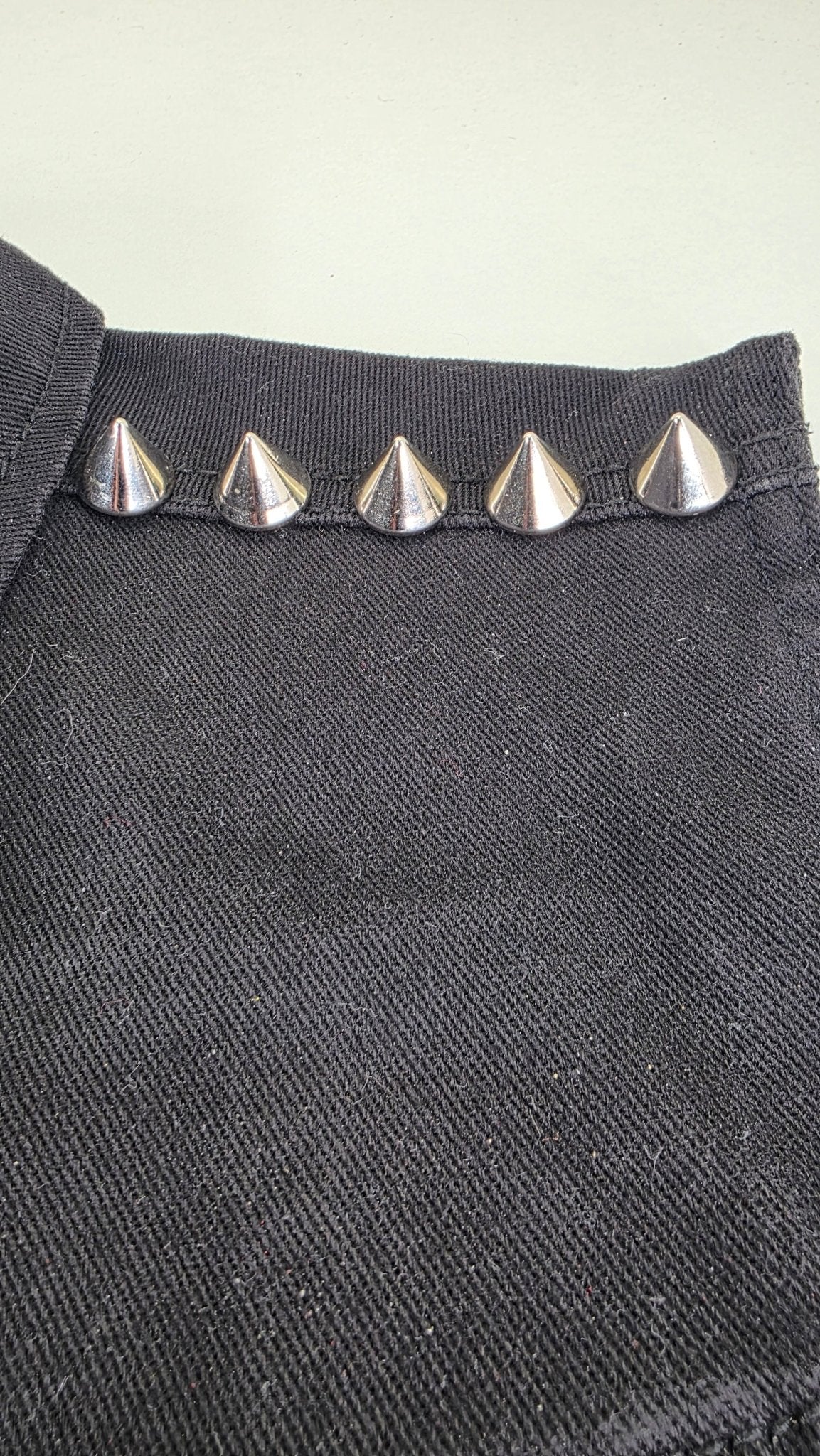 Lot de 10 pointes argentées brillantes 15x13 mm en alliage massif fixation à vis - Metalvest