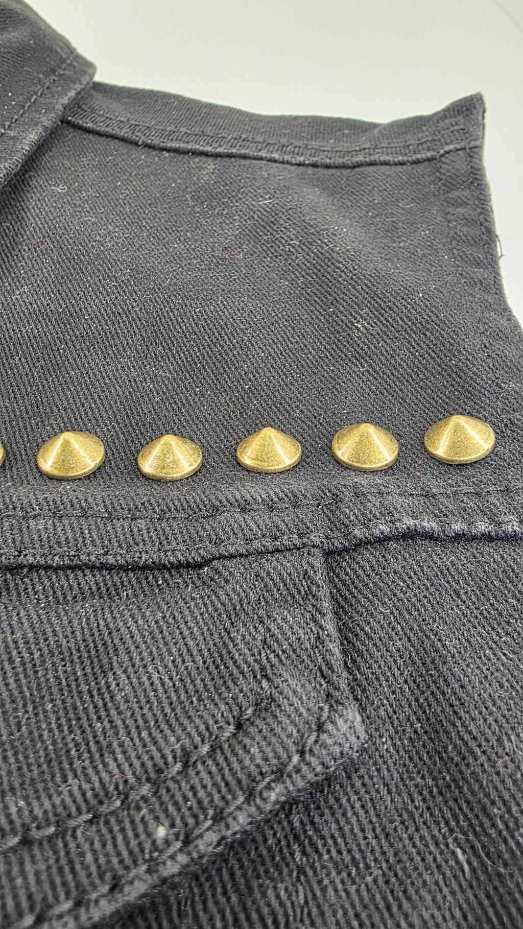 Lot de 10 pointes couleur bronze mat 10x5 mm en alliage massif fixation à vis - Metalvest