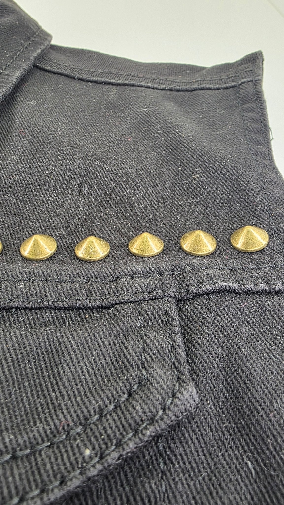 Lot de 10 pointes couleur bronze mat 10x5 mm en alliage massif fixation à vis - Metalvest