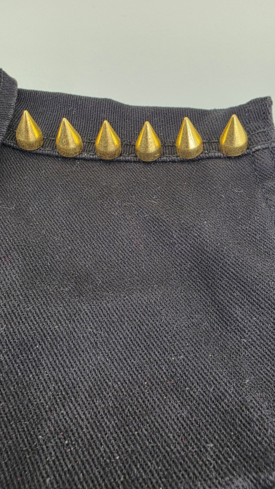 Lot de 10 pointes dorées brillantes 10x15 mm fixation à vis - Metalvest