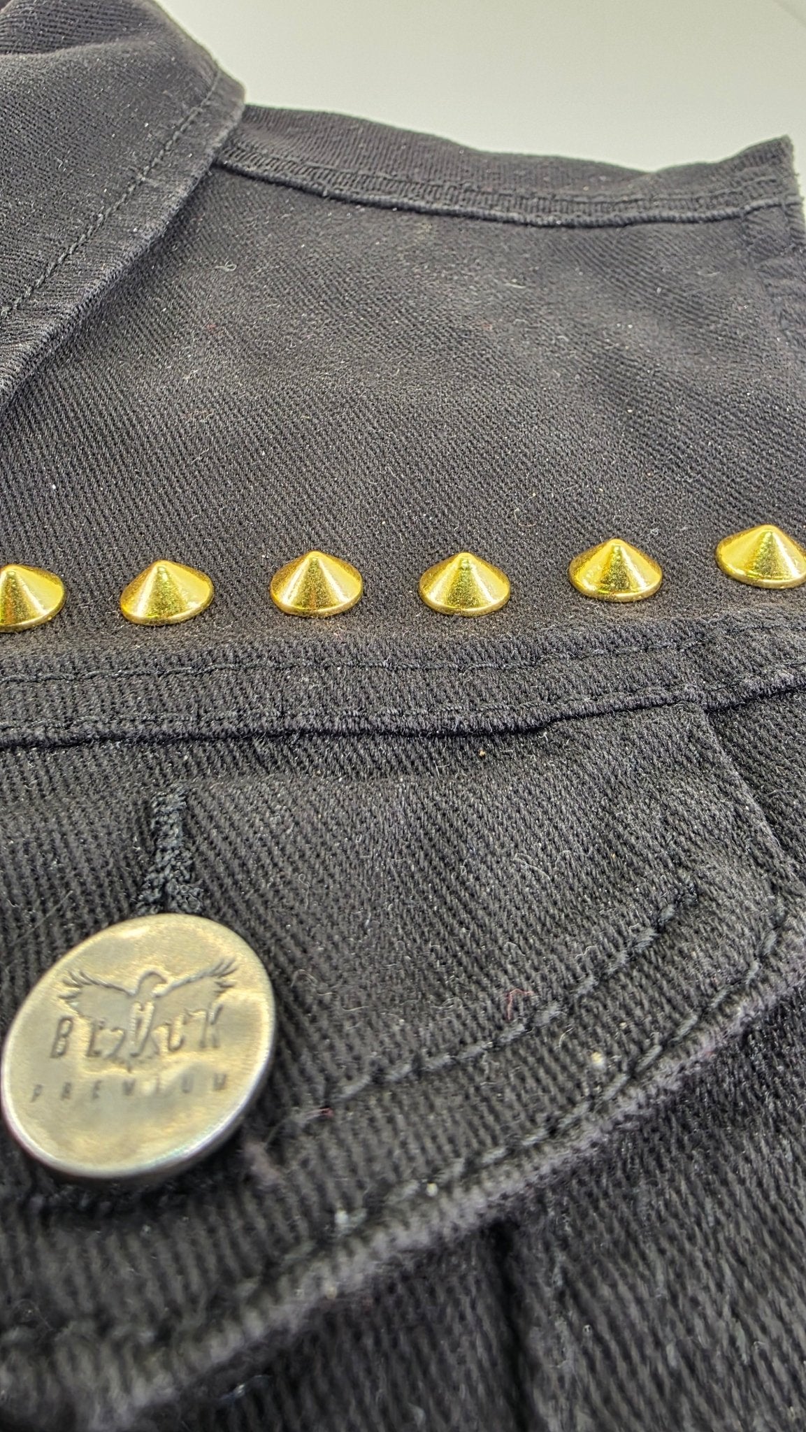 Lot de 10 pointes dorées brillantes 10x5 mm en alliage massif fixation à vis - Metalvest