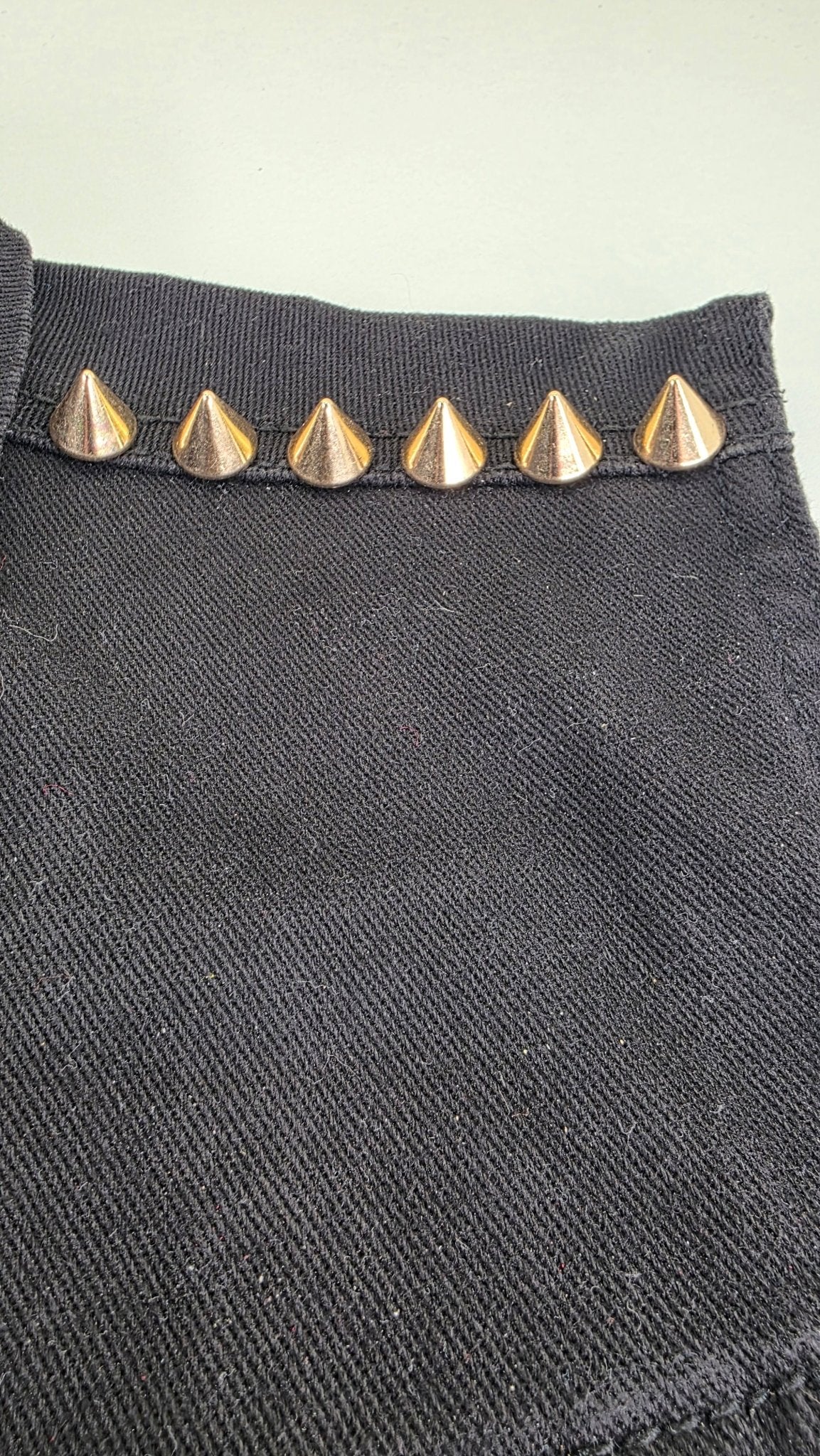 Lot de 10 pointes dorées brillantes 12x11 mm en alliage massif fixation à vis - Metalvest