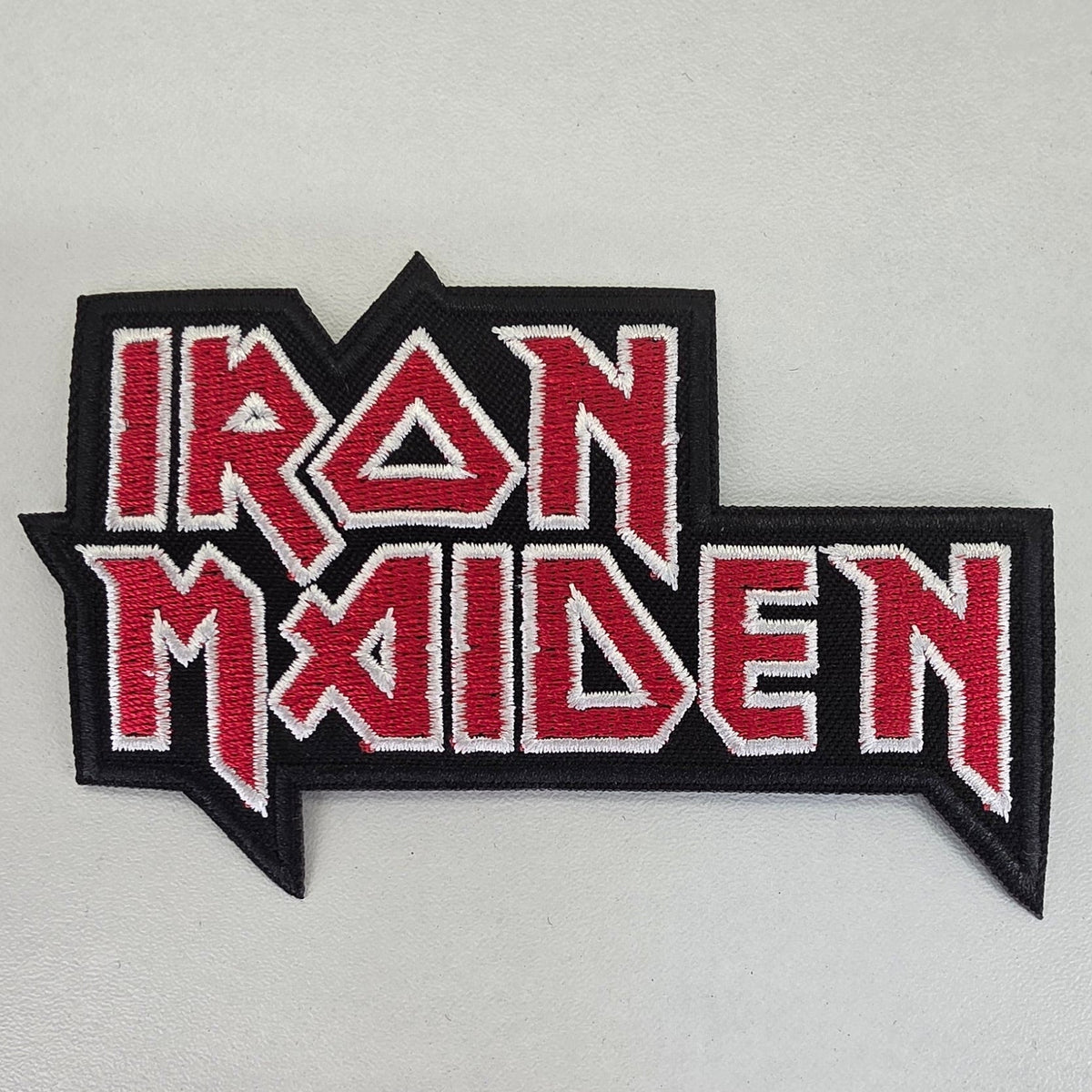 Patch Iron Maiden - rouge et blanc - logo - Metalvest