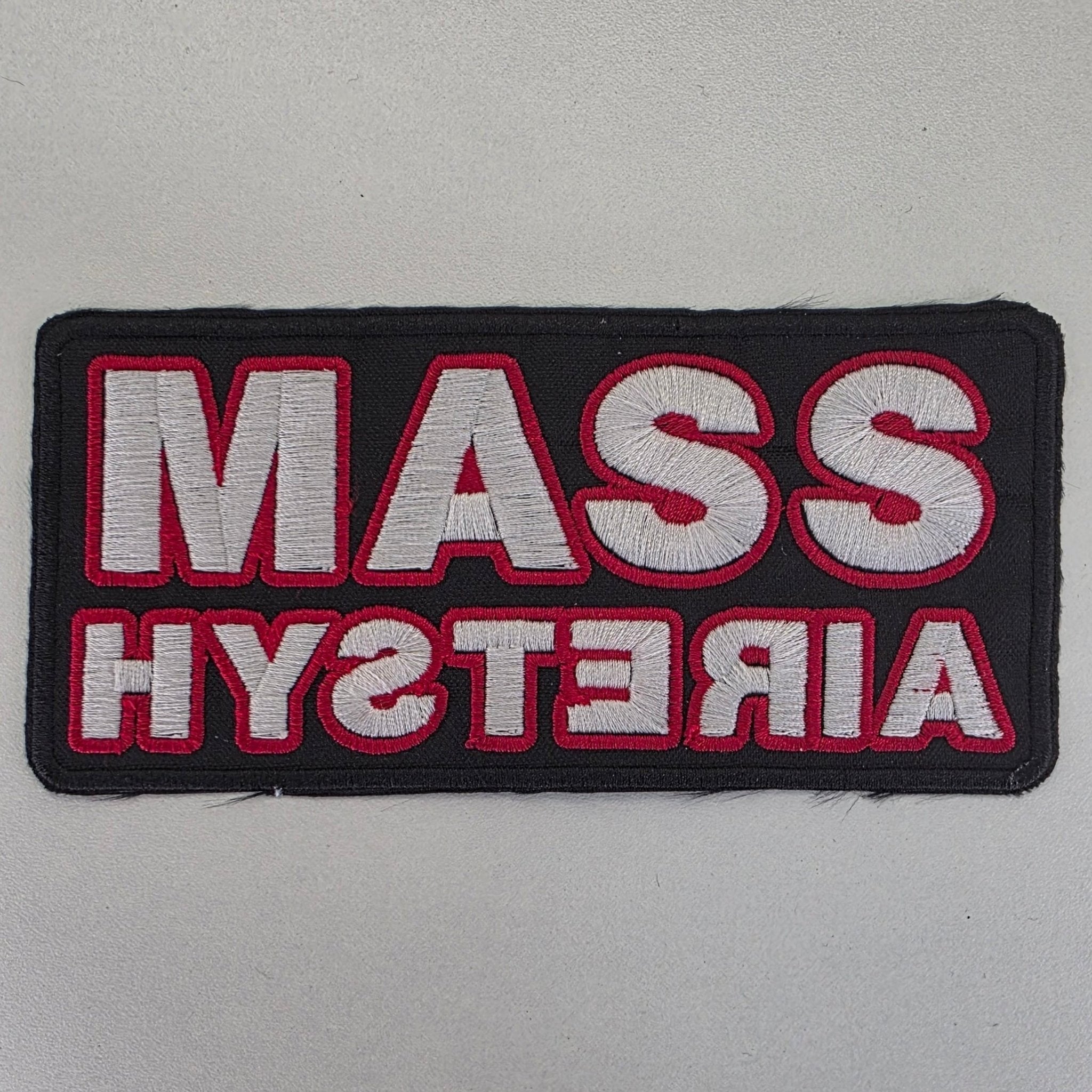 Patch Mass Hysteria Blanc Et Rouge Fond Noir - Metalvest