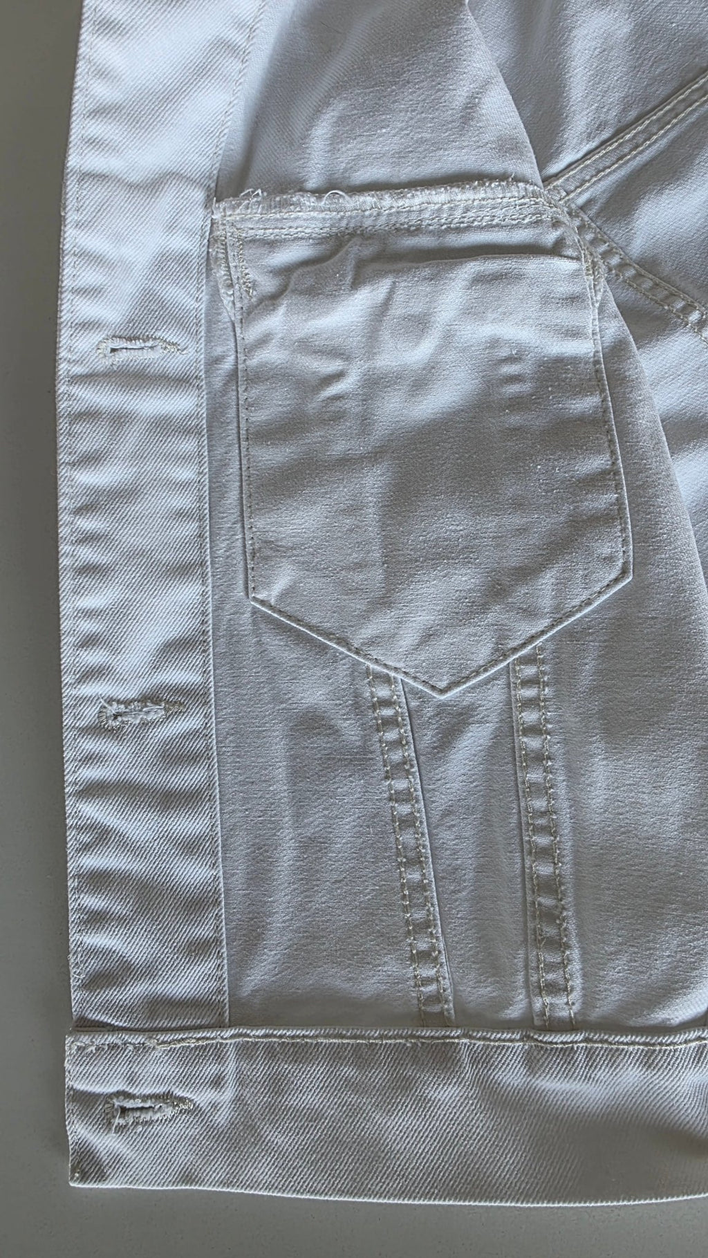 Veste à patchs blanche de marque Stradivarius - tailles S et M - Metalvest