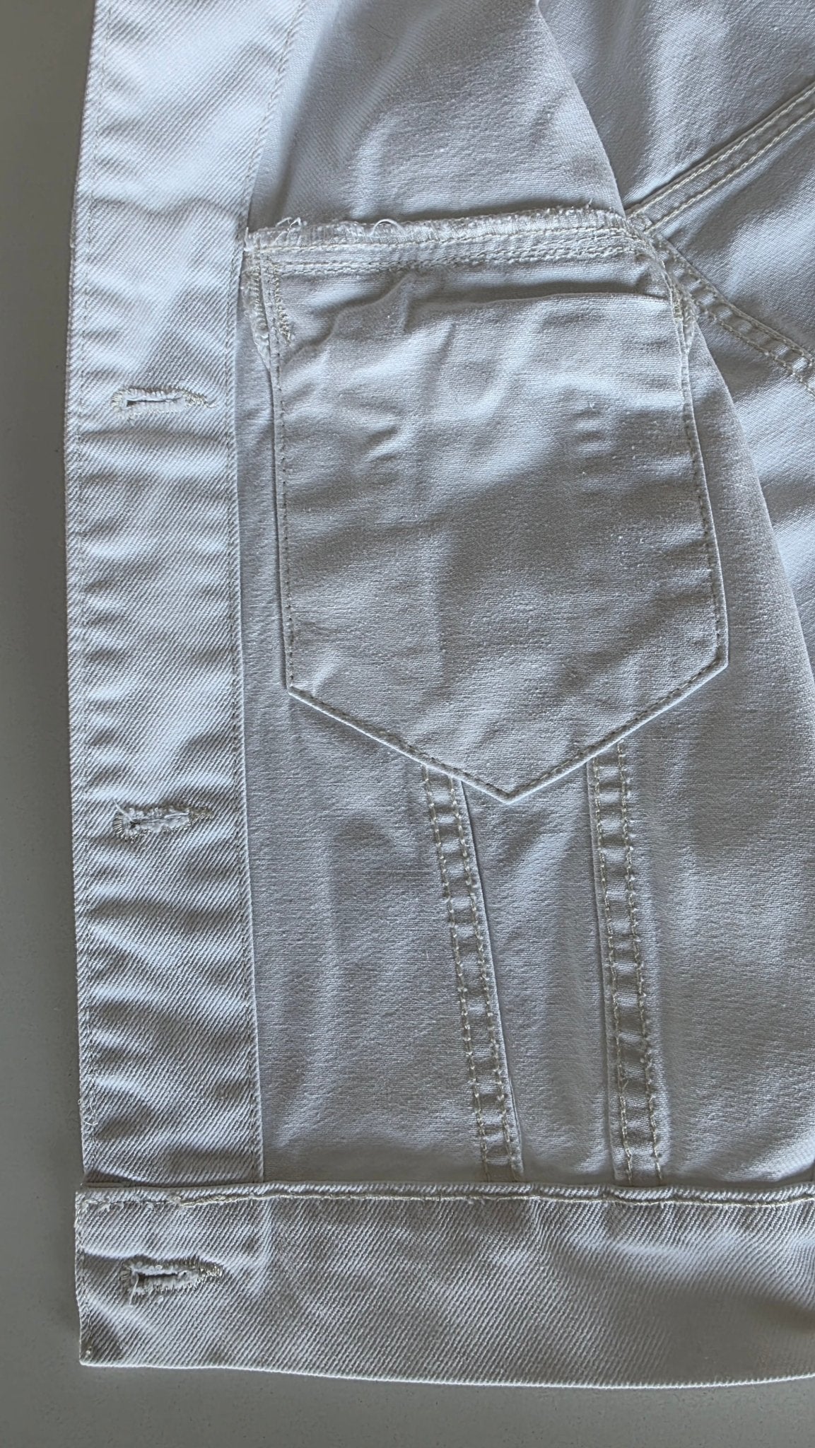 Veste à patchs blanche de marque Stradivarius - tailles S et M - Metalvest