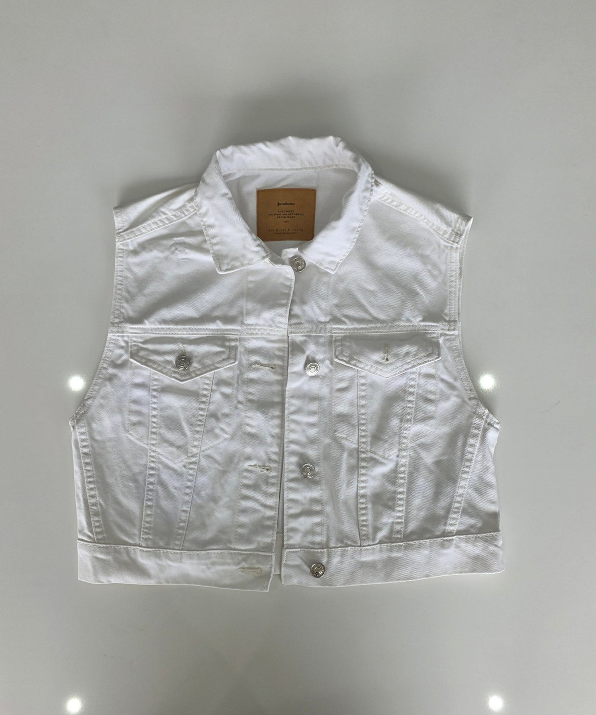 Veste à patchs blanche de marque Stradivarius - tailles S et M - Metalvest