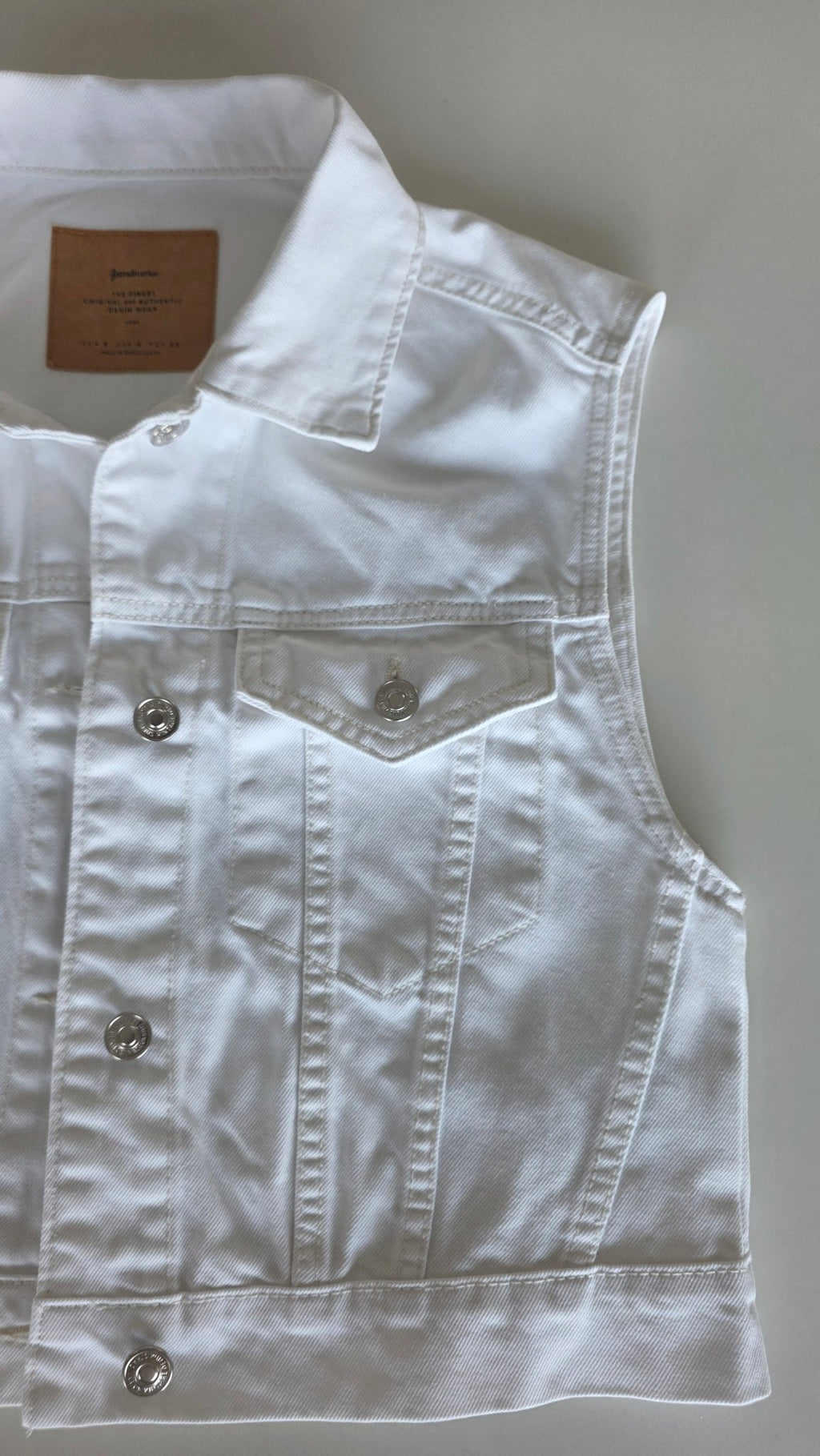 Veste à patchs blanche de marque Stradivarius - tailles S et M - Metalvest